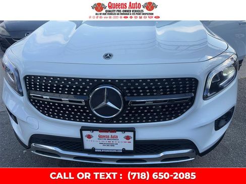 Used 2021 Mercedes-Benz GLB 250 4MATIC w/ Premium Package image 29