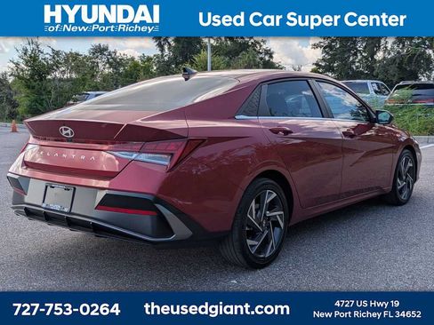 Certified 2025 Hyundai Elantra SEL FWD image 5
