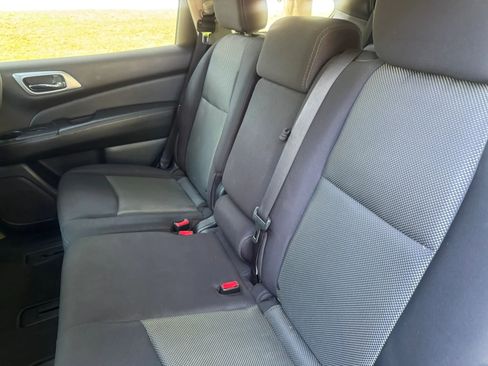 Used 2018 Nissan Pathfinder S FWD image 18