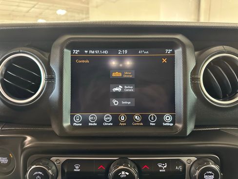 Used 2022 Jeep Wrangler Unlimited Sahara image 29