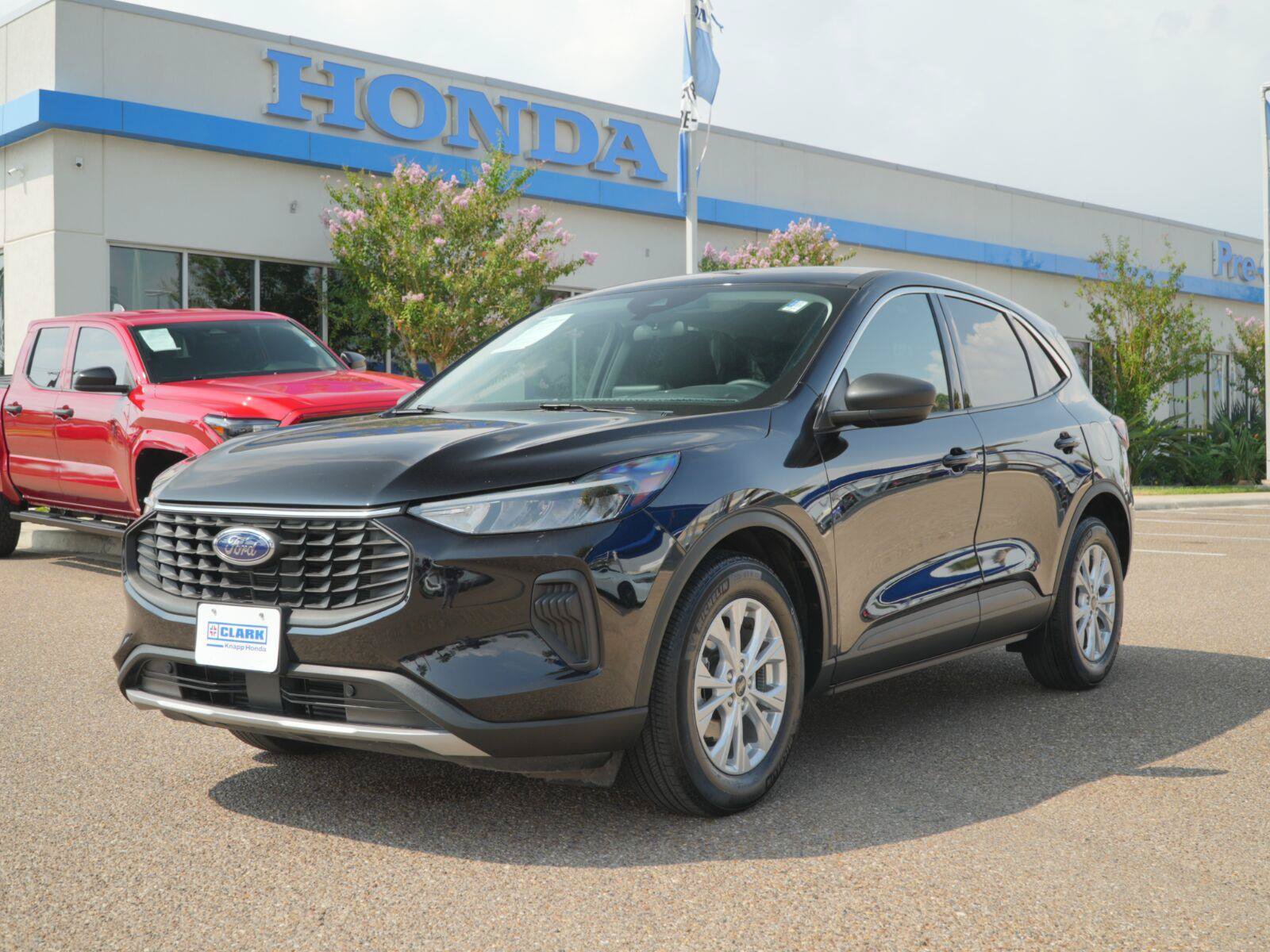 Used 2024 Ford Escape Active FWD image 1