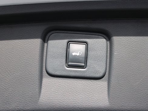 Used 2019 Nissan Murano Platinum w/ Cargo Package image 6