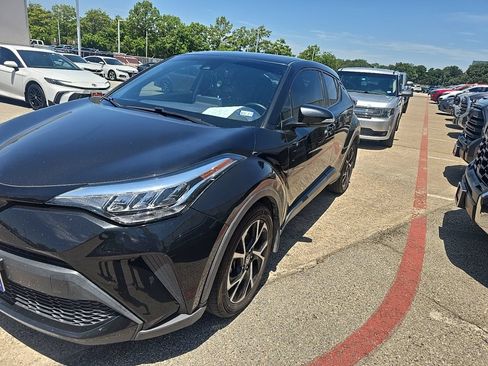 Used 2021 Toyota C-HR XLE FWD image 1