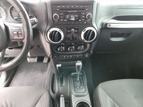 Certified 2017 Jeep Wrangler Sahara w/ Connectivity Group image 15