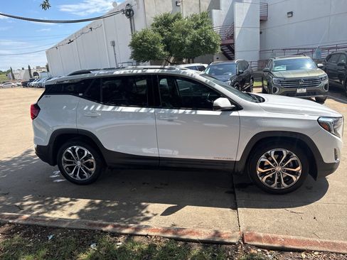 Used 2020 GMC Terrain SLT w/ Preferred Package FWD image 4