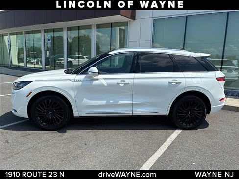 Certified 2022 Lincoln Corsair Reserve w/ Equipment Group 201A AWD/4WD image 2
