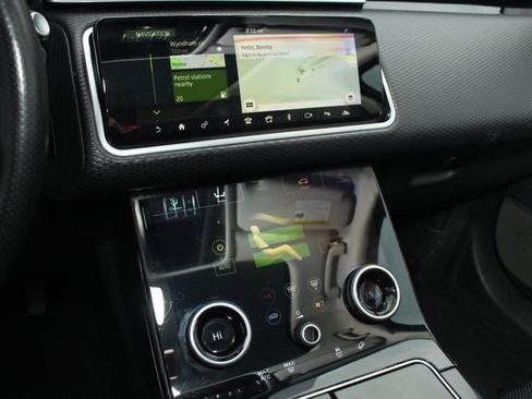 Used 2018 Land Rover Range Rover Velar S image 17