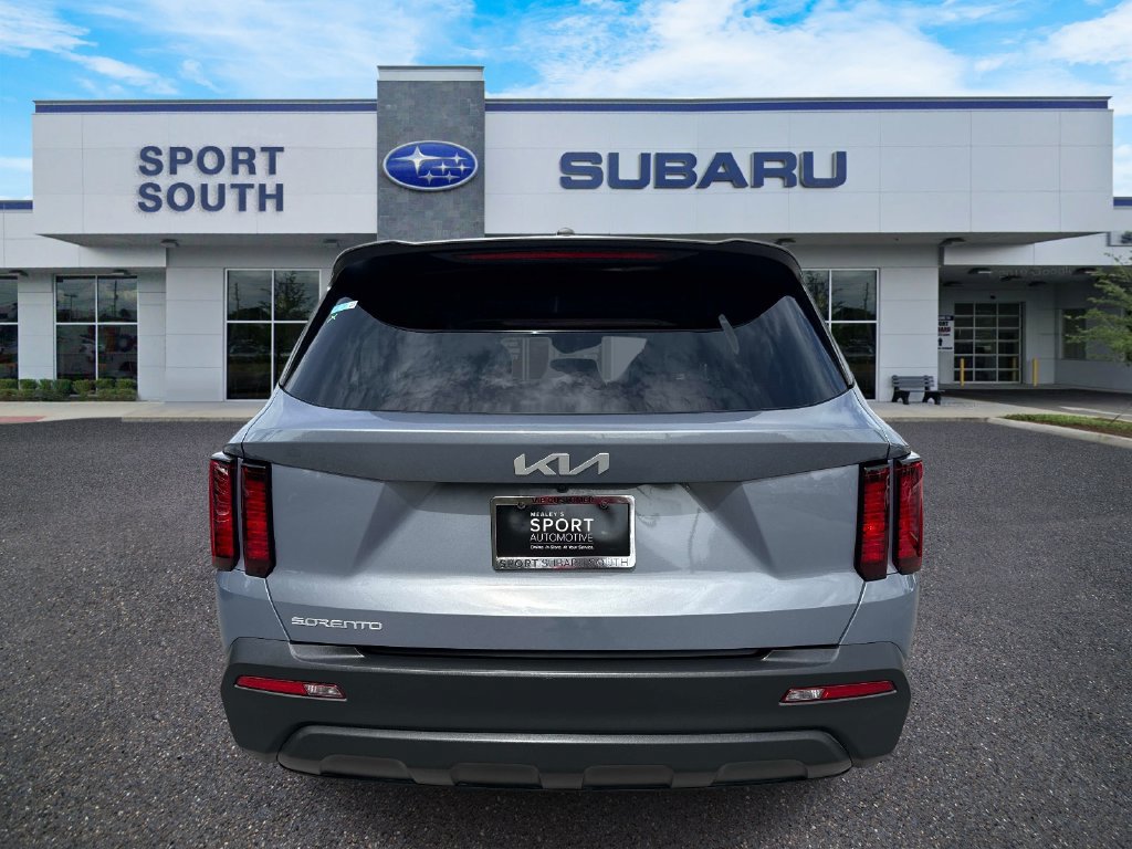Used 2023 Kia Sorento LX FWD image 5