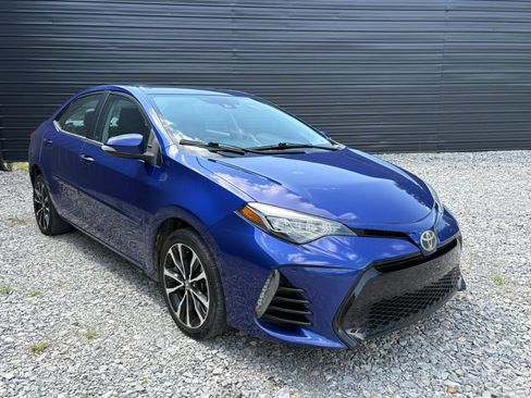 Used 2017 Toyota Corolla SE w/ SE Premium Package FWD image 3