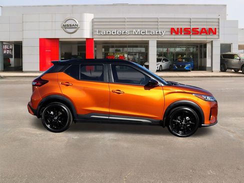 Used 2023 Nissan Kicks SR w/ SR Premium Package image 2
