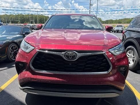 Used 2021 Toyota Highlander Platinum AWD/4WD image 3