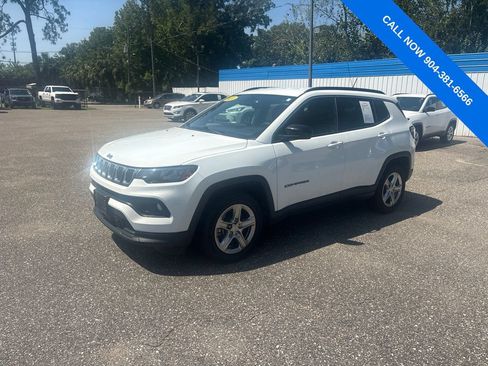 Used 2024 Jeep Compass Latitude AWD/4WD image 2
