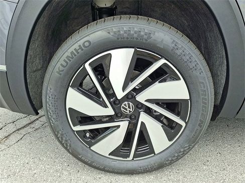 New 2025 Volkswagen Atlas SEL image 11