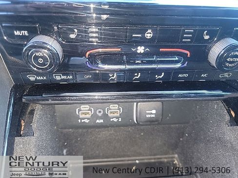 Used 2022 Jeep Grand Cherokee Limited image 13