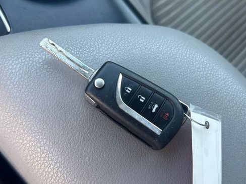 Used 2018 Toyota Camry SE image 29