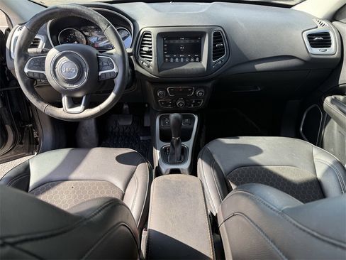 Used 2019 Jeep Compass Latitude image 26