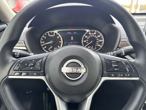 Used 2024 Nissan Altima 2.5 SV image 16