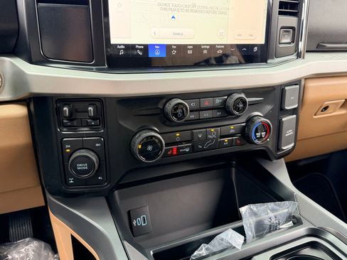 New 2026 Ford F250 XLT w/ XLT Premium Package AWD/4WD image 25