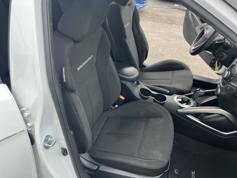 Used 2015 Hyundai Veloster image 19