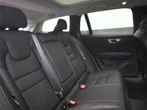 Used 2024 Volvo V60 B5 Cross Country Plus image 31
