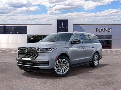 New 2027 Lincoln Navigator Premiere RWD image 2