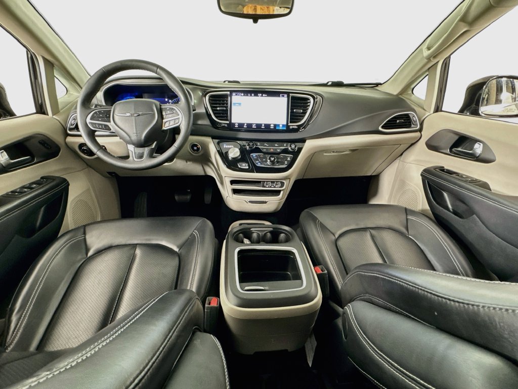 Used 2024 Chrysler Pacifica Touring-L FWD image 25