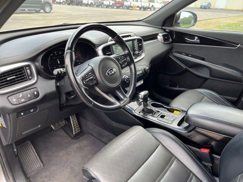 Used 2017 Kia Sorento SX image 11