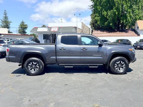Used 2021 Toyota Tacoma TRD Off-Road w/ Technology Package AWD/4WD image 7
