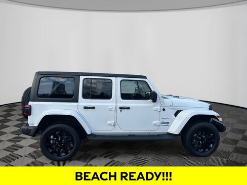 Used 2022 Jeep Wrangler Unlimited Sahara w/ Safety Group image 4