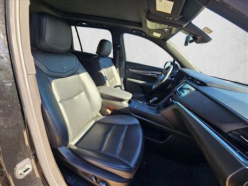 Used 2023 Cadillac XT6 Luxury image 17