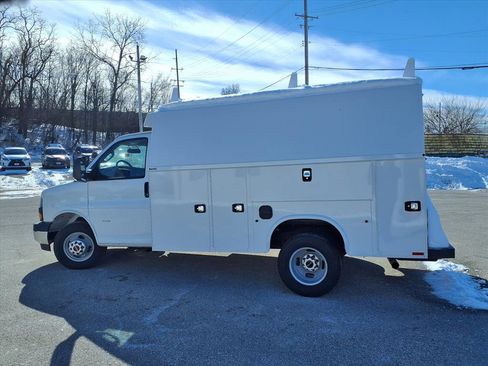 New 2025 GMC Savana 3500 w/ Power Convenience Package image 19