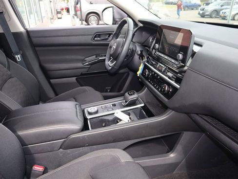 Certified 2025 Nissan Pathfinder SV image 26