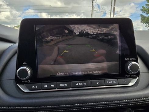 Used 2024 Nissan Rogue SV image 21