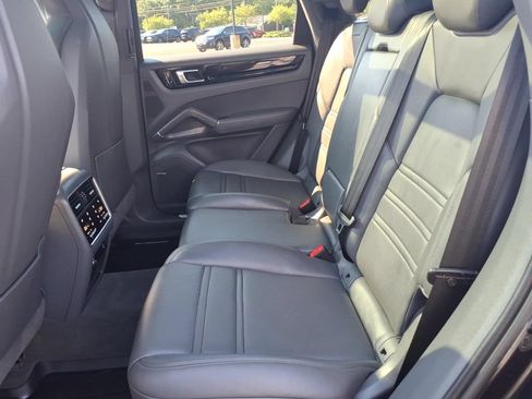 Used 2021 Porsche Cayenne w/ Premium Package Plus AWD/4WD image 16