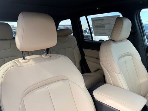 New 2026 Jeep Grand Cherokee Limited AWD/4WD image 32