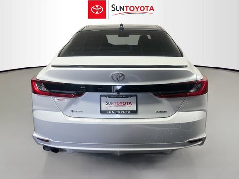 Used 2025 Toyota Camry XSE FWD image 5