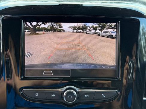 Used 2021 Chevrolet Traverse LS FWD image 14