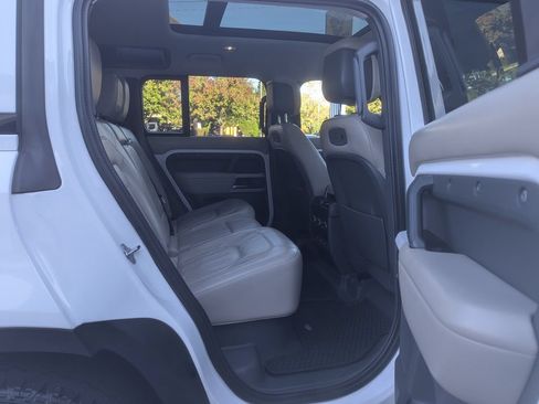 Used 2020 Land Rover Defender 110 HSE AWD/4WD image 36