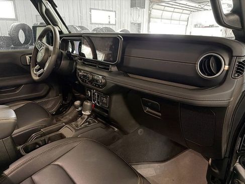 Used 2024 Jeep Wrangler Sahara w/ Technology Group AWD/4WD image 12