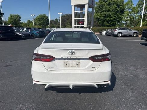 Used 2021 Toyota Camry SE image 5