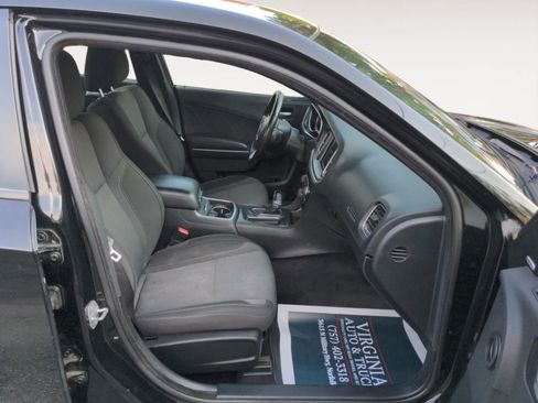 Used 2017 Dodge Charger SXT image 13