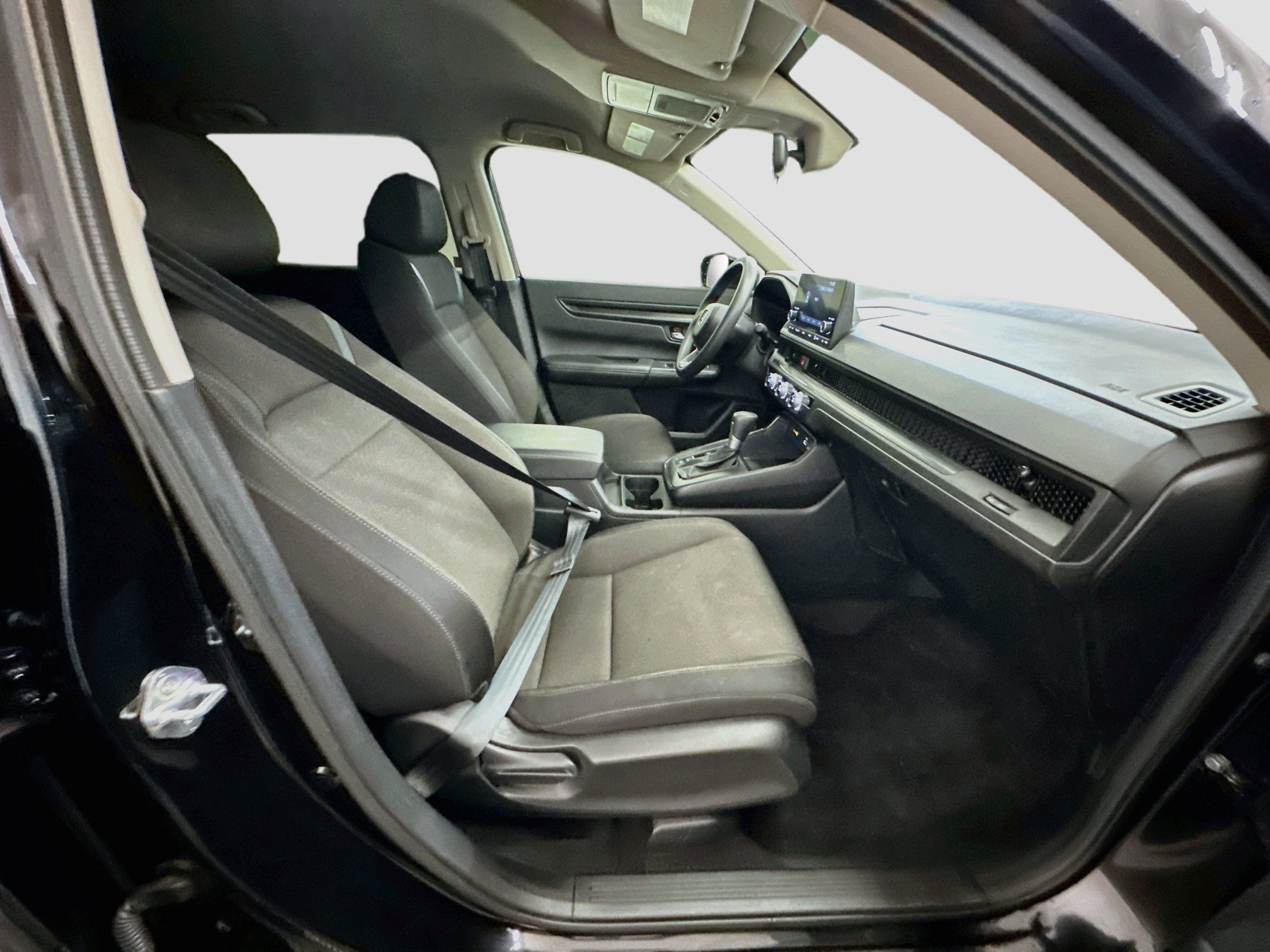 Used 2025 Honda CR-V LX image 31