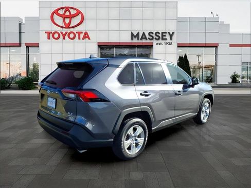 Used 2021 Toyota RAV4 XLE image 3