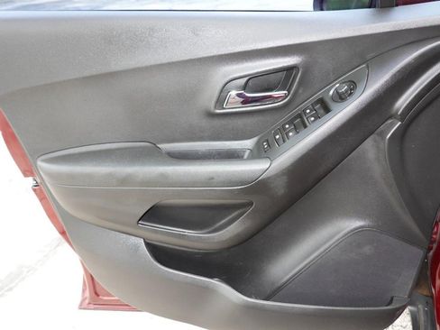 Used 2016 Chevrolet Trax LT w/ LT Convenience Package FWD image 18
