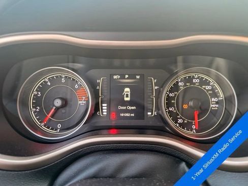 Used 2016 Jeep Cherokee Latitude w/ Cold Weather Group FWD image 7
