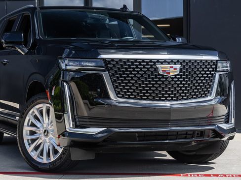 Used 2024 Cadillac Escalade Luxury RWD image 5