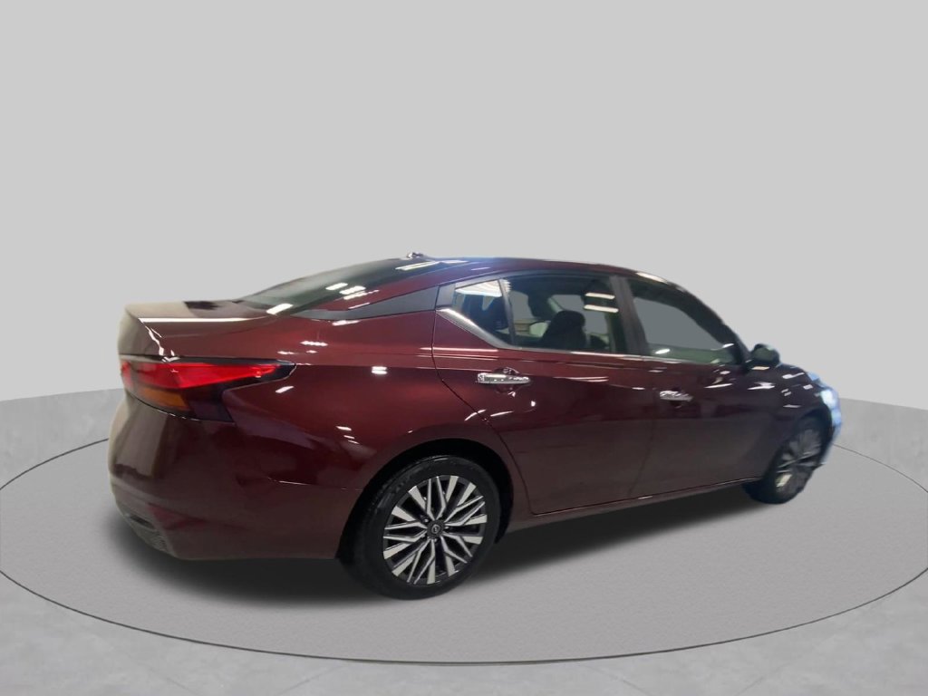 Used 2025 Nissan Altima 2.5 SV FWD image 5