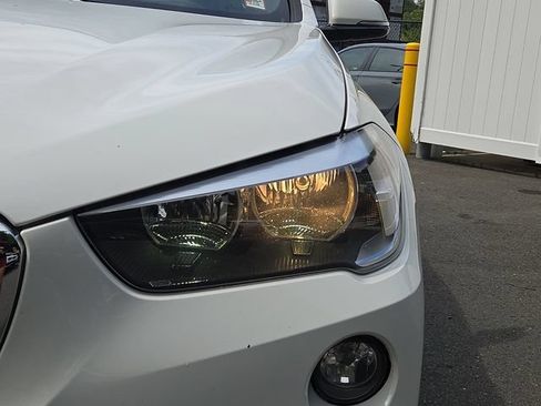 Used 2018 BMW X1 xDrive28i AWD/4WD image 9