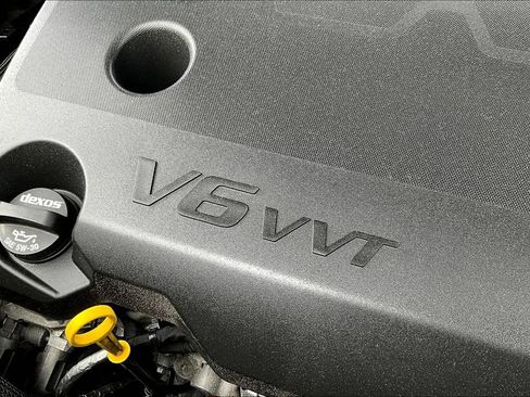 Used 2023 Chevrolet Traverse High Country w/ LPO, Floor Liner Package AWD/4WD image 29