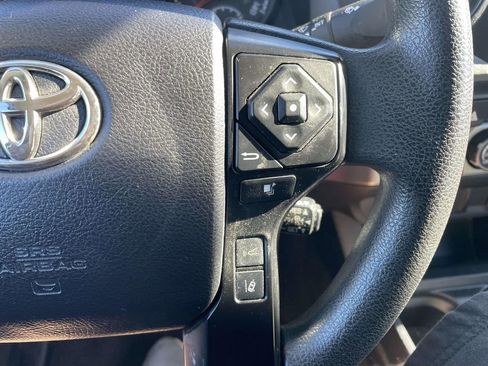 Used 2022 Toyota Tacoma SR image 33